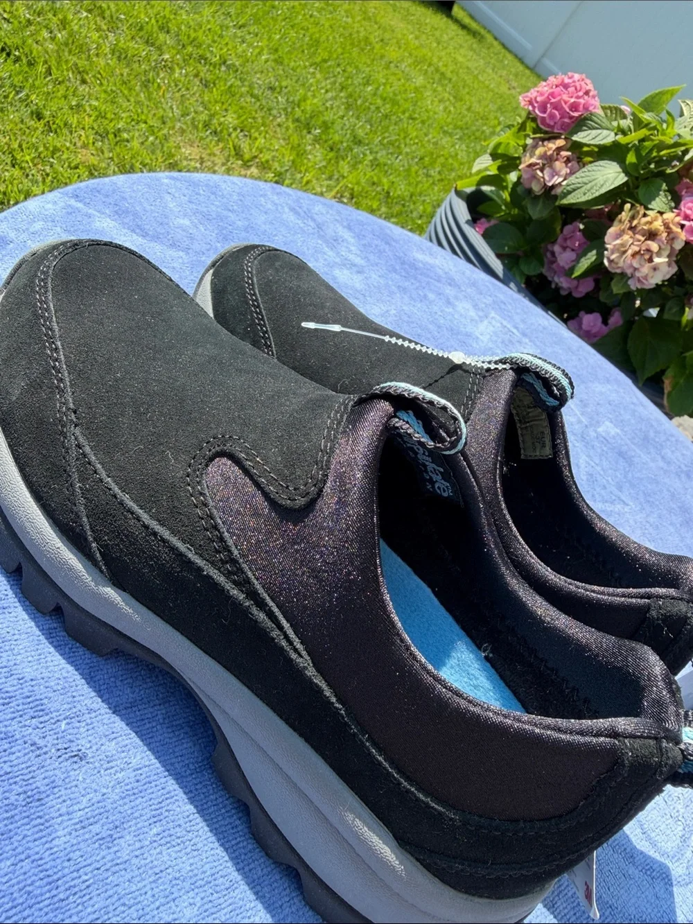3M Thinsulate Black Slip-On Sneakers with Light Blue Accents
